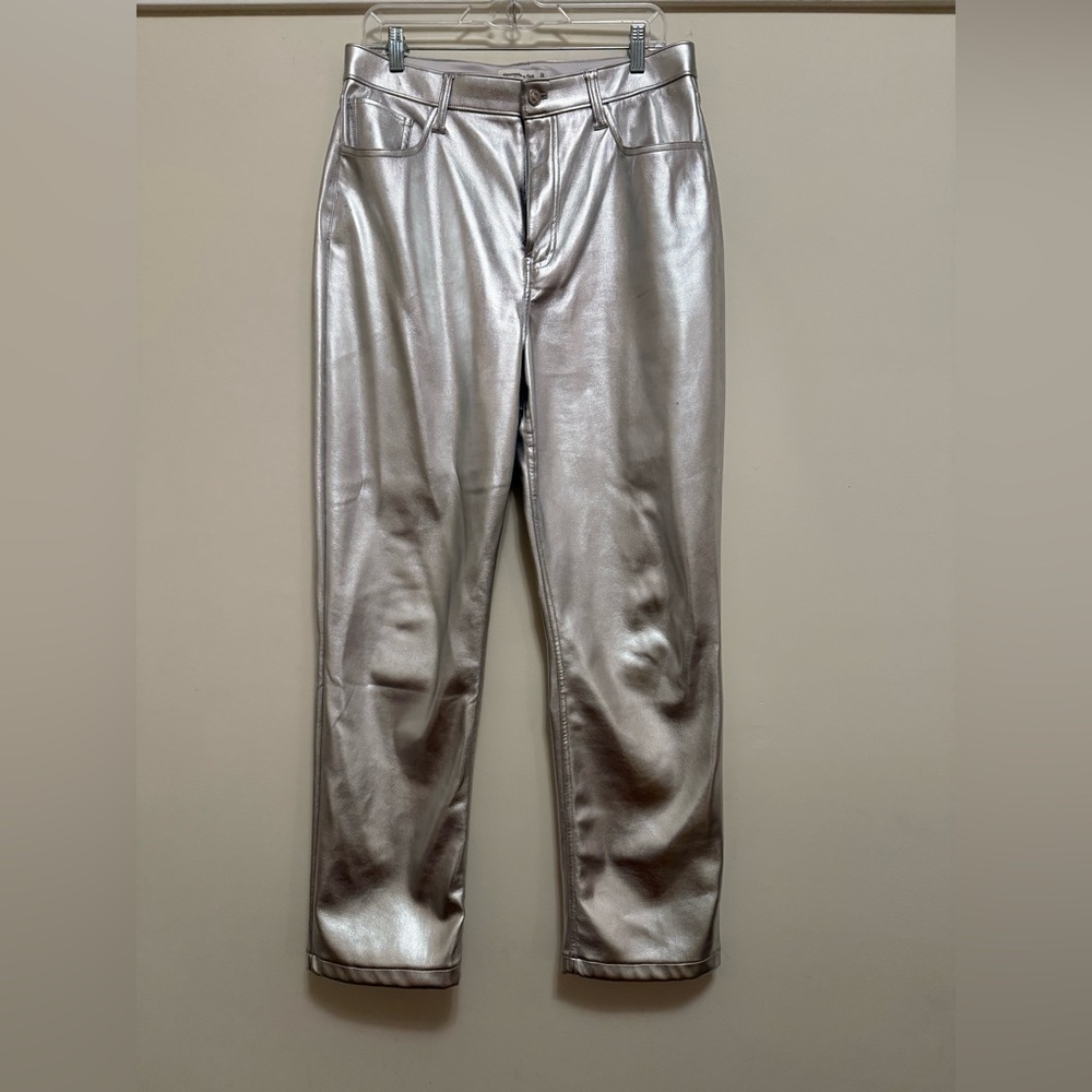 Abercrombie and Fitch - Curve love - 90s Straight Ultra high rise silver pant